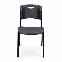Chaise empilable compacte à tube courbé pour la vente en gros, idéale pour les banquets, les lieux événementiels, les clubs et les cours, avec un entretien facile et un design élégant.