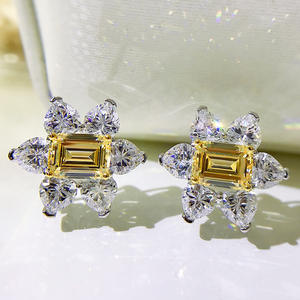 Boucles d'oreilles clous Ike en or 18 carats avec cristal citrine et diamant jaune, bijoux de luxe pour femme pour soirée - Product Image 6