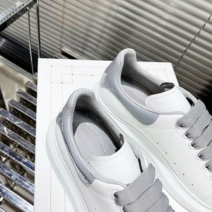 Nouvelles chaussures décontractées pour femmes en cuir véritable Alexander, à la mode, <span class=keywords><strong>et</strong></span> chaussures de sport pour hommes de haute qualité - Product Image 2