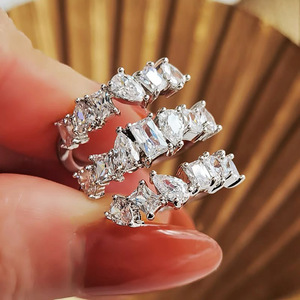 Anello con Design Geometrico a Goccia d'Acqua e Quadrato, Stile Elegante per Donne - Product Image 1