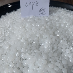 เม็ดพลาสติกโพลีเอทิลีนความหนาแน่นต่ำ8008H LDPE เกรดฟิล์ม FD0474 - Product Image 1