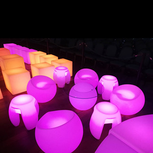 Taburete Bajo de Plástico con Luces LED para Fiestas al Aire Libre - Product Image 3