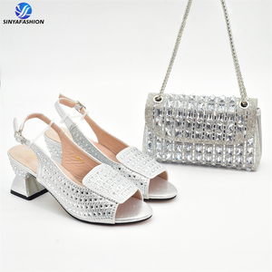 <span class=keywords><strong>Scarpe</strong></span> da <span class=keywords><strong>Sposa</strong></span> con Tacco Alto e Set di Borse Abbinate Sinya Nero Verde Oro <span class=keywords><strong>Argento</strong></span> <span class=keywords><strong>Scarpe</strong></span> Eleganti da Cerimonia <span class=keywords><strong>Scarpe</strong></span> da <span class=keywords><strong>Sposa</strong></span> Tacchi Alti da Festa in PU - Product Image 4