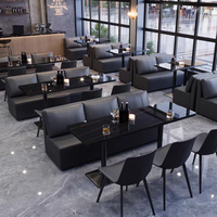 Ensemble de sièges et table de style industriel pour les bars et les pubs, canapé rembourré en cuir avec table en marbre noir