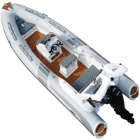 Bateau semi-rigide de luxe 5,8 m (19 pieds) en Hypalon PVC et fibre de verre, moteur Suzuki 115 CV, console centrale, bateau pneumatique rigide, bateau d'appoint sportif noir