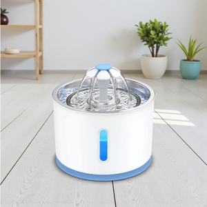 Bebedero Automático para Mascotas de Acero Inoxidable Moderno, Ecológico y Ligero, de 2.4L, con Sistema de Triple Filtración para Perros de Todas las Edades - Product Image 1