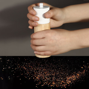 Molinillo de Pimienta Japonés Personalizado de Madera con Tapa Metálica para Preservar la Frescura, Molinillo Manual para Cocina y Hogar - Product Image 3