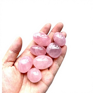 고품질 도매 천연 쿤자이트 프리폼 에칭 처리된 텀블 크리스탈 힐링 러브 테마 DIY 광택 처리된 텀블 스톤 웨딩용 - Product Image 4