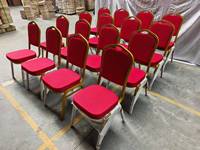 Chaise de banquet empilable en métal avec assise rembourrée en tissu à motif de points pour hôtel, conférence, mariage, réception, salle de fête