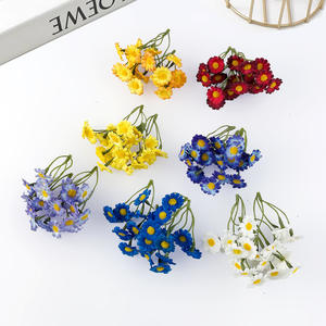 5 petites fleurs de marguerite en soie de <span class=keywords><strong>camomille</strong></span> faites à la main longue durée 3-5 ans matériaux de couronne de style forêt bricolage vêtements - Product Image 1