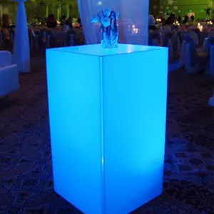 Multicolore Rgb illuminazione Led cuboide a forma di tavolo da pranzo a Led personalizzato illuminato alto Pub Pe tavolino da caffè per esterni