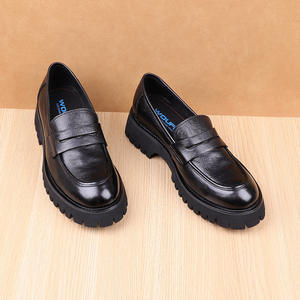 Zapatos de cuero para hombre de último estilo, modernos y retro, adecuados para ropa formal de negocios, con suela gruesa. - Product Image 2