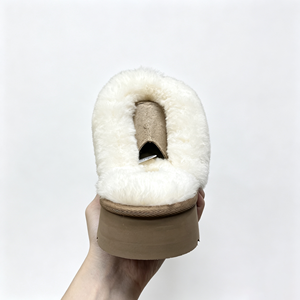 Mules d'intérieur pour femmes OEM, mode hiver, en daim de vache, doublure en peau de mouton, thermiques, antidérapantes, légères, respirantes, plateforme, résistantes à l'usure - Product Image 3