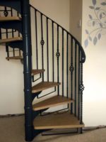 Prima Moderne Einfache Design-Wendeltreppe Moderne Innen-Holzstufen Spiralförmige Treppe Guter Preis zum Verkauf
