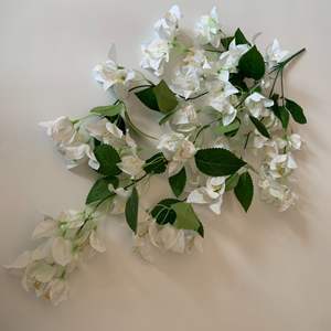 Flores Artificiales de Buganvilla de Seda Hechas a Mano de 75 cm, Cinco Ramas, Decoración de Pared Interior para Bodas - Product Image 5