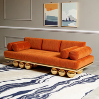 Canapé en tissu de luxe italien, design moderne, structure en acier inoxydable, trois places, mobilier pour salon de villa et projets de manoir