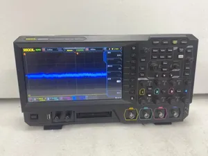 Oscilloscope à signaux mixtes RIGOL MSO5204 200 MHz 4 canaux avec fréquence d'échantillonnage de 8 GSa/s et 16 canaux numériques - Product Image 3