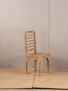 Fauteuil d'appoint moderne de luxe avec structure en bois massif, dossier en rotin naturel et assise confortable en tissu rayé pour la maison - Product Image 3