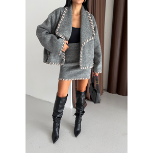 Conjunto de Chaqueta Corta de Lana y Mezclas con Puntada de Pastor Gris para Mujer con Falda Corta - Product Image 4