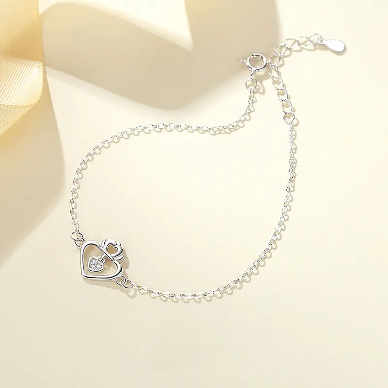 Venta al por mayor versión coreana S925 plata esterlina Luz de lujo ins nicho diseño corona corazón pulsera para novias