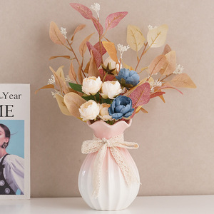 Ensemble de vases en céramique à volants ombrés avec nœud en dentelle - Vases décoratifs charmants pour la maison et les cadeaux - Product Image 1