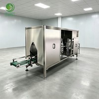 Chaîne de production de remplissage d'eau en baril avec canal de flux interne optimisé pour réduire la production de mousse, débit personnalisable
