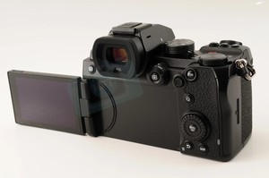 กล้องมิเรอร์เลส HFT Professional <span class=keywords><strong>Lumix</strong></span> <span class=keywords><strong>DC</strong></span>-<span class=keywords><strong>S5</strong></span> เลนส์ 20-60 มม. ฟูลเฟรม วิดีโอ 4K UHD เซ็นเซอร์ CMOS จอแสดงผล 3 นิ้ว รับประกัน 1 ปี - Product Image 5