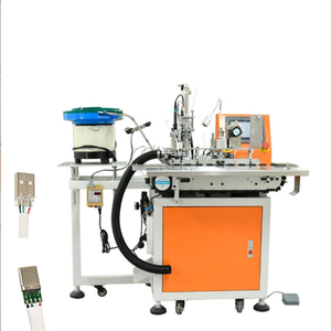 Máquina de soldadura de enchufe de CC, máquina de soldadura de cable de datos USB completamente automática, alimentación automática de placa vibratoria - Product Image 4