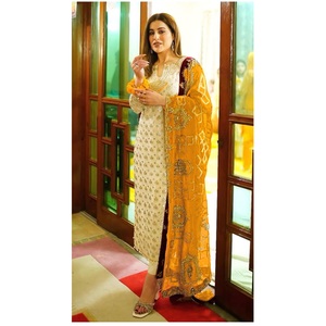 Nouveau costume pakistanais de créateur de collation pour les femmes vêtements de fête et de mariage disponibles à un prix abordable - Product Image 1