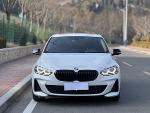 <span class=keywords><strong>BMW</strong></span> <span class=keywords><strong>Serie</strong></span> <span class=keywords><strong>1</strong></span> <span class=keywords><strong>2022</strong></span> 120M Sport Shadow <span class=keywords><strong>1</strong></span>.5T, Auto Usado para el Mercado Ruso, Pintura Original, SUV en China, Buen Estado - Product Image 1