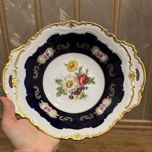 Assiettes à pâtisserie en porcelaine bleu saphir rétro, assiettes à fruits dorées artisanales, assiettes à bonbons et vaisselle - Product Image 1