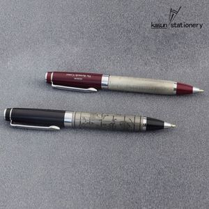 Bolígrafo Retro de Lujo con Diseño Innovador y Único, de Metal Bronce con Mapa del Mundo y Acabado Resistente a la Corrosión Química - Product Image 2