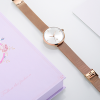 Montre à quartz pour femme au design minimaliste de luxe, bracelet en acier inoxydable, cadran en verre, affichage de la date, emballage en boîte cadeau