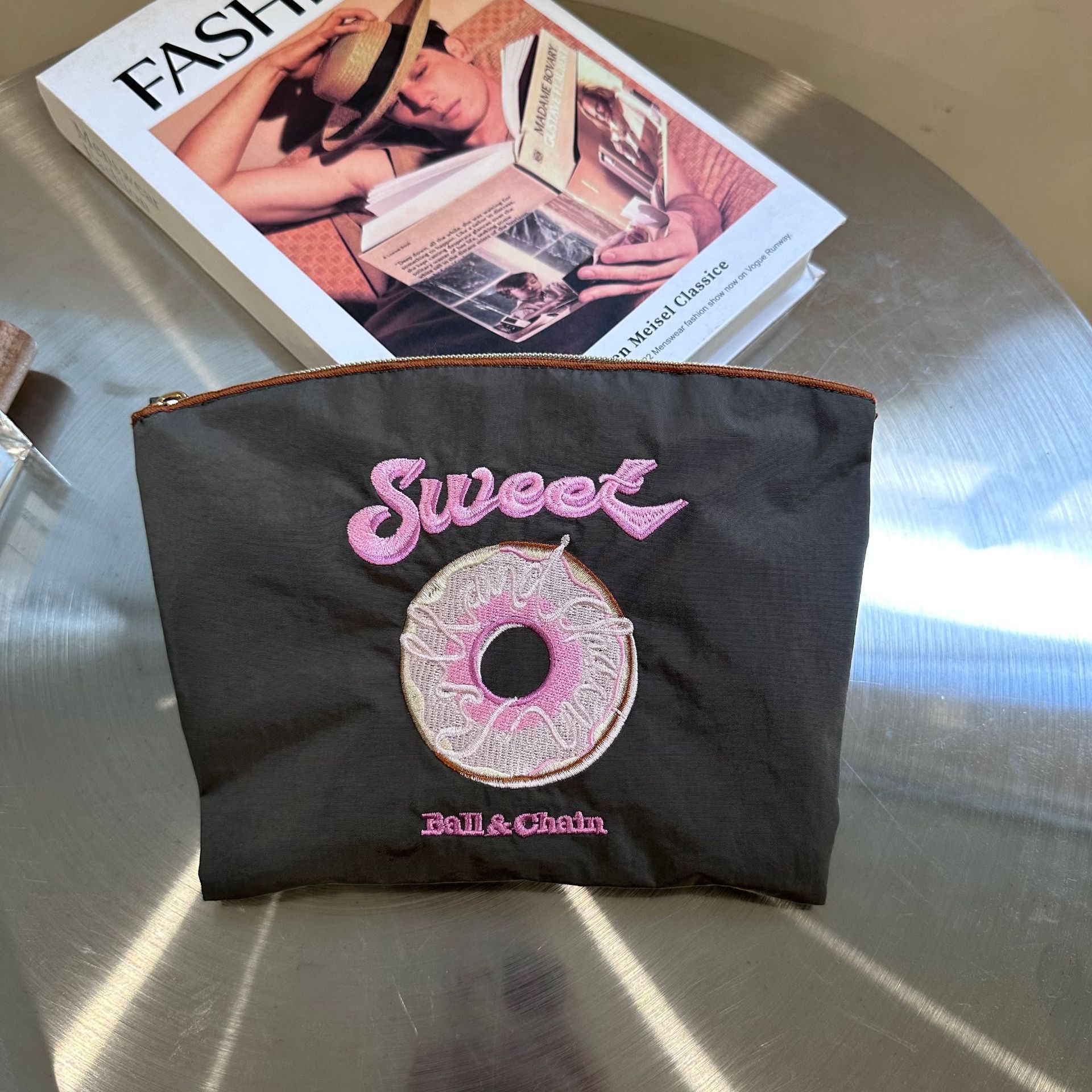 Trousse à maquillage gris donut - modèle mini - sac individuel sans bandoulière