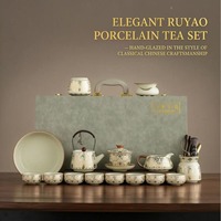 Kit de thé en céladon héritage avec deux pots et accessoires complets dans un coffret de présentation haut de gamme pour les événements de reconnaissance de la marque