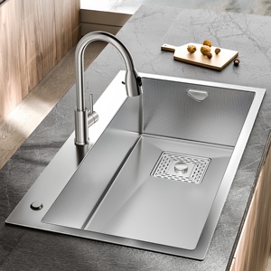 Fregadero de cocina grande hecho a mano de un solo tazón, de acero inoxidable 304 engrosado, para montaje superior/bajo encimera, con grifo extraíble - Product Image 1