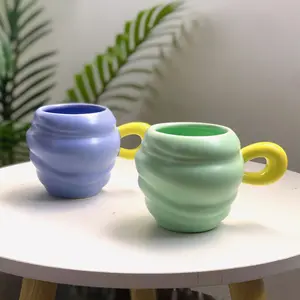 Keluaran baru cangkir teh keramik grosir baru mug kopi desain unik logo kustom glasir warna nordic