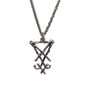 Yunnique Collier Pendentif Lucifer Étoile à Cinq Branches Forces Maléfiques pour Hommes en Acier Inoxydable Design Asymétrique Bijoux - Product Image 5