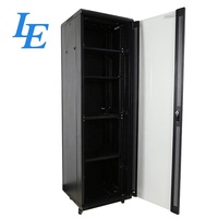 Armoire de serveur sur pied LE 19 pouces 18U-47U pour centre de données réseau en acier laminé à froid SPCC IEC297-2 IP20 avec revêtement en poudre