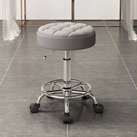 Tabouret roulant moderne réglable en hauteur 360 °   Tabouret de salon pivotant en cuir PU capitonné avec base chromée