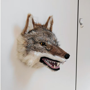 Escultura de Pared de Cabeza de Lobo Realista Hecha a Mano con Piel Auténtica, Hueca y sin Relleno, para Cabaña de Caza, Estilo Art Deco - Product Image 5