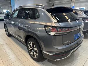 Volkswagen Tayron 2023 300TSI FWD Luxury Plus Advanced SUV 1.5T Usado con Control de Crucero Adaptativo - Product Image 3