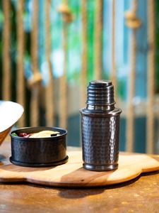 Elegante botella de agua de cobre hecha a mano, recipiente de plástico duradero sostenible, regalo perfecto para beber directamente - Product Image 3