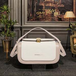 Sac à main avec rivets moderne et personnalisé, tendance 2025, nouveau design moderne et attrayant pour les filles, sac à main de soirée, bandoulière - Product Image 3