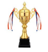 Médaille de trophée en métal bon marché, coupe de trophée en métal personnalisée avec homme de Football, vente en gros, 2023