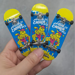 Venta al por Mayor de Tablas de Skateboard Profesionales de 32 mm y 34 mm, Fabricadas en Madera de Arce con Fundición por Gravedad, Resistentes al Agua, Personalizadas, Mini Skateboards - Product Image 4