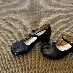 2026 New Arrival Ladies High Quality Retro <b>Split</b> <b>Toe</b> Block Heel Leather <b>Shoes</b> One Buckle Strap Casual Dress Pumps - Product Image 3