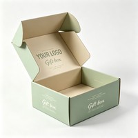 Boîtes cadeaux en gros en promotion – Boîte en carton ondulé avec impression à l'encre de soja, pelliculage mat et gaufrage pour l'expédition de vêtements