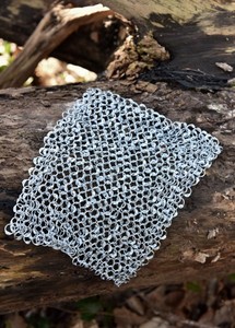 Maille de chaîne durable à maillons carrés rivetés, armure en maille de chaîne à anneaux ronds rivetés, finition naturelle, maille en acier médiévale faite à la main - Product Image 2