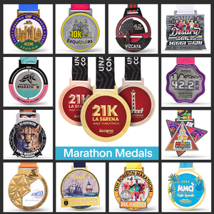 Médaille personnalisée en alliage de zinc laiton antique 3D pour le marathon Nairobi 10K, avec émail souple et ruban, représentant le paysage urbain de Nairobi - Product Image 2